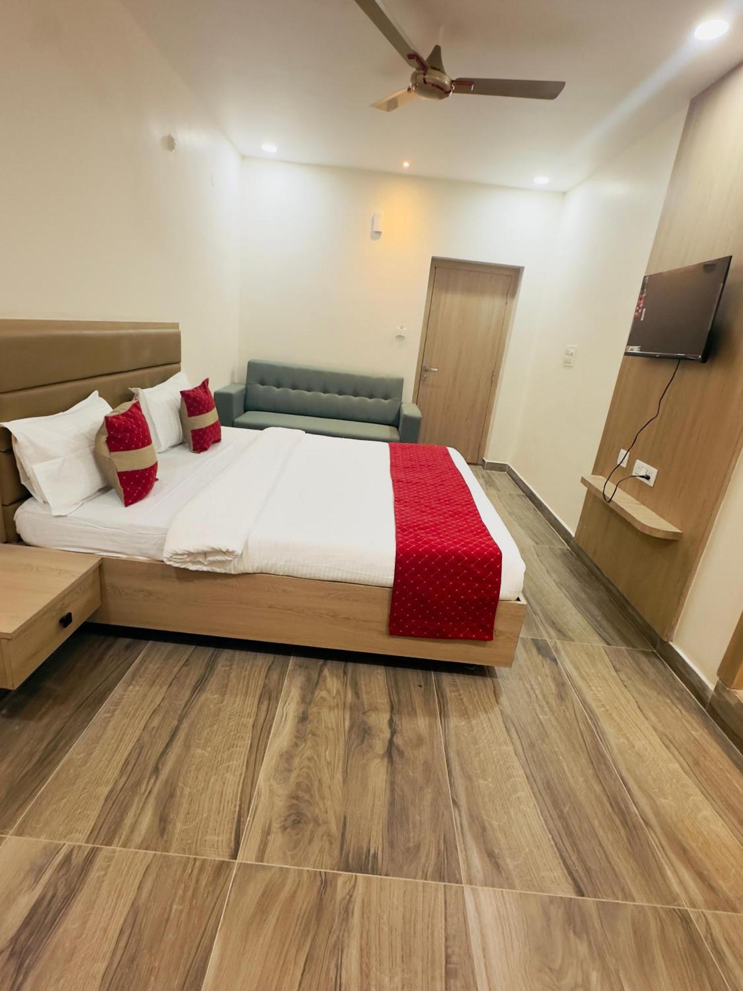Hotel Raga Karimnagar 객실 사진