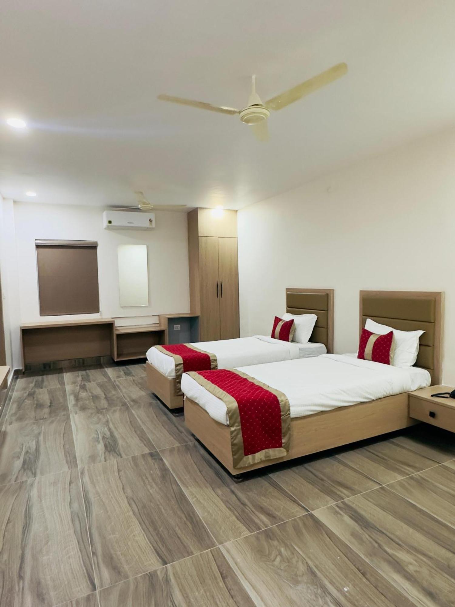 Hotel Raga Karimnagar 외부 사진