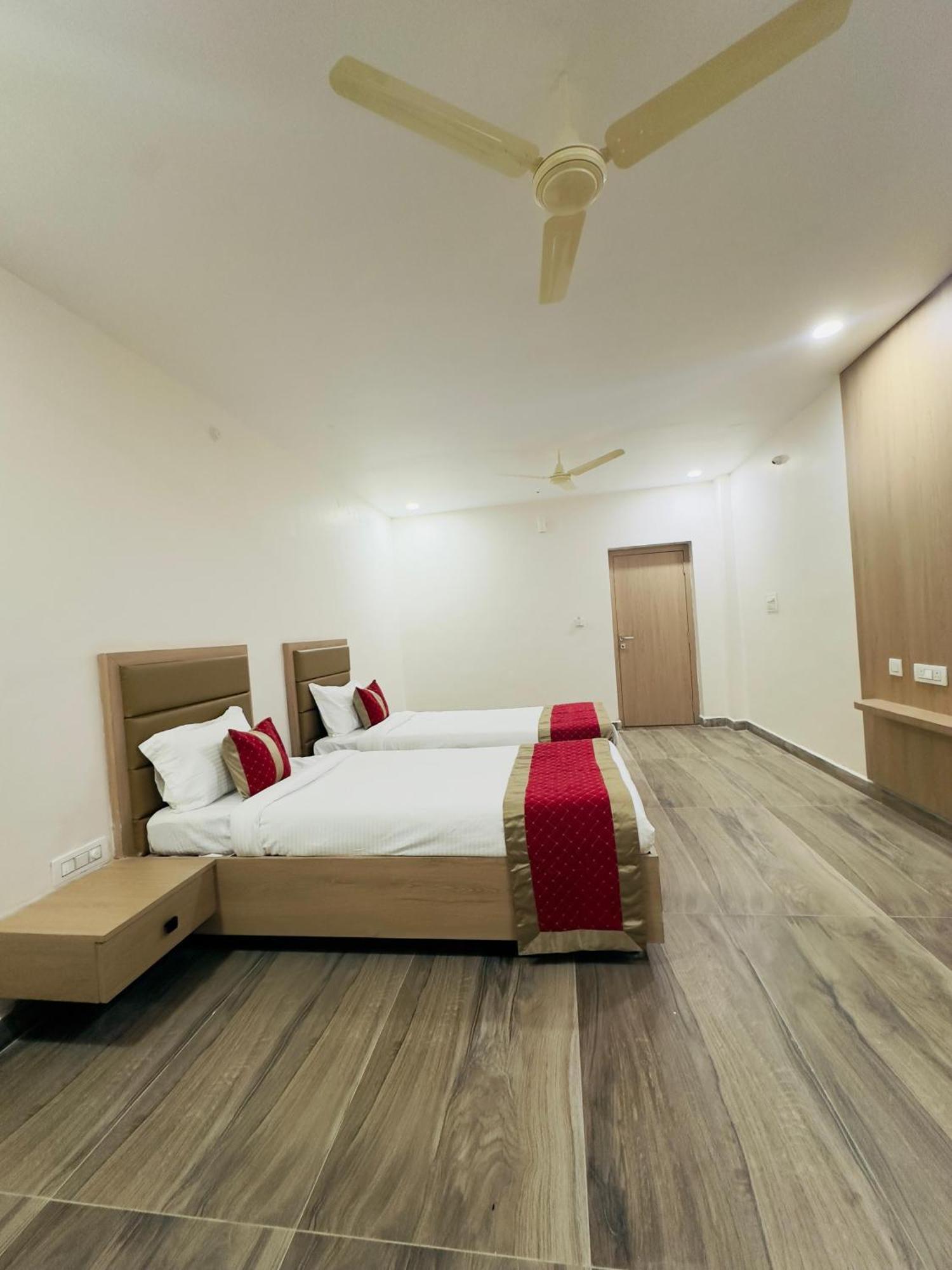 Hotel Raga Karimnagar 외부 사진