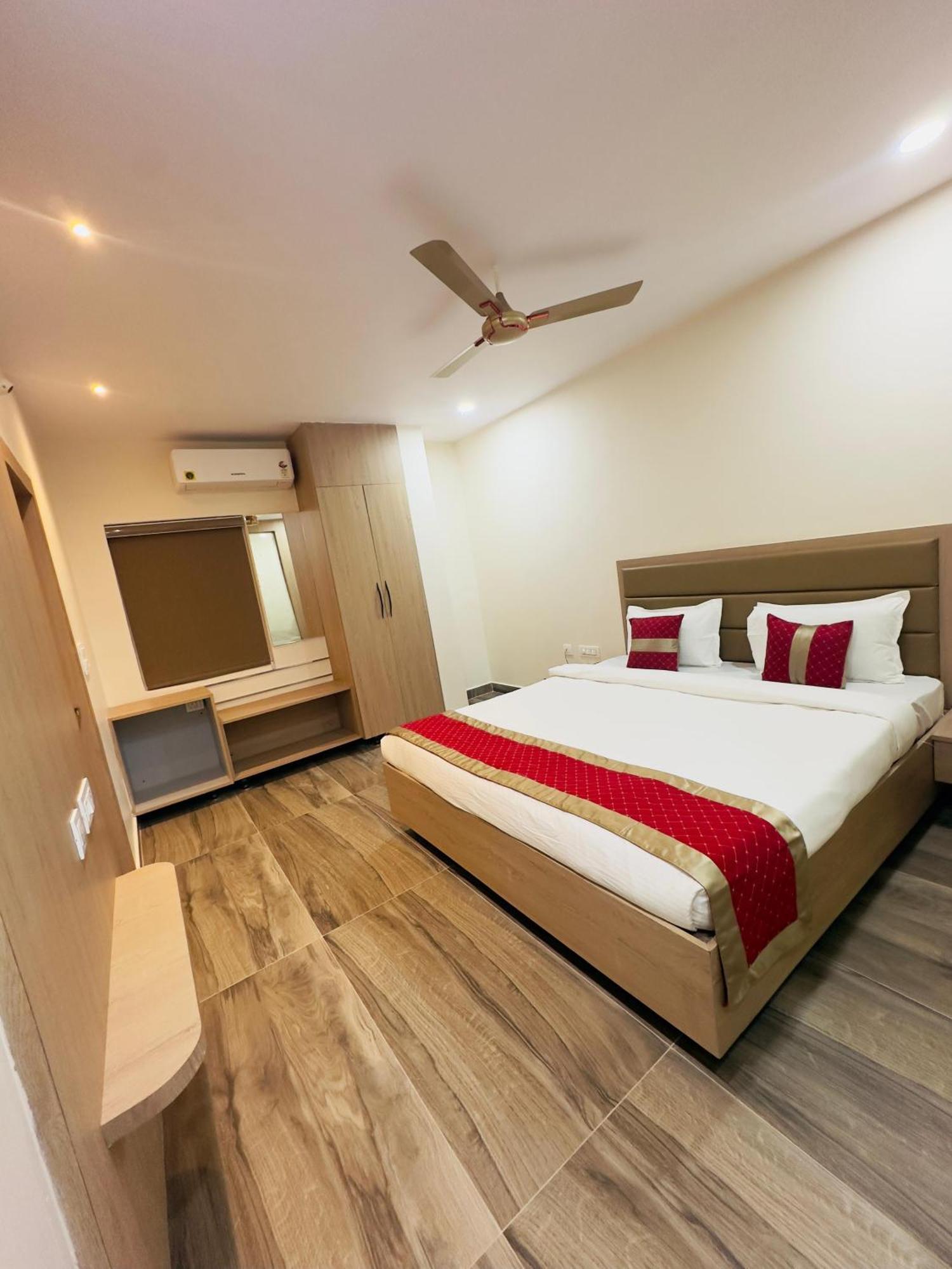 Hotel Raga Karimnagar 외부 사진